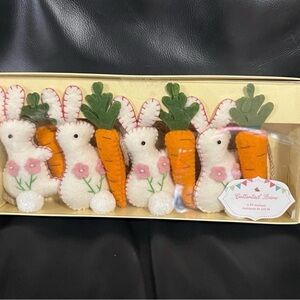 Cottontail Lane Easter Bunny and Carrot Garland - Easter Bunnies Garland